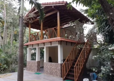 Apatam en structure bois réalisé par ACOBAT en Zone 4, Abidjan