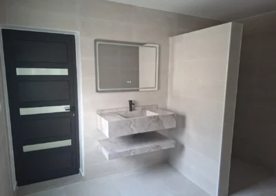 Salle d'eau de l'immeuble de standing en Zone 4, Abidjan, ACOBAT