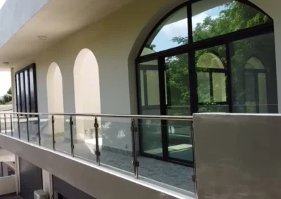 Terrasse à arches de l'immeuble de Zone 4, finitions ACOBAT