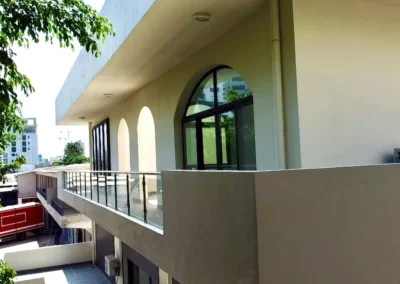 Espace de stationnement de l'immeuble de Zone 4 réalisé par ACOBAT