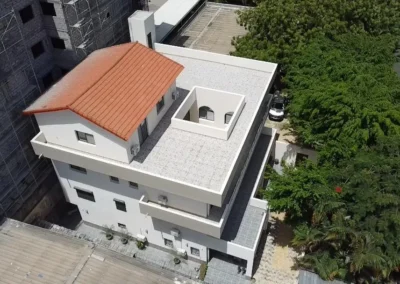 Toiture et environnement de l'immeuble de Zone 4, réalisation ACOBAT