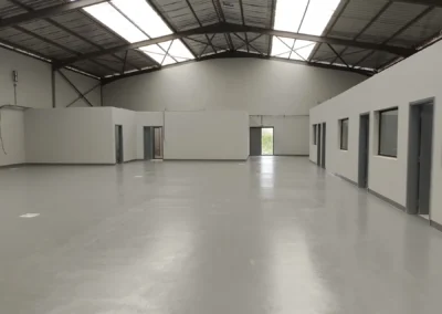 Hall de production de l'usine de jus de fruits du PK 24, réalisation ACOBAT
