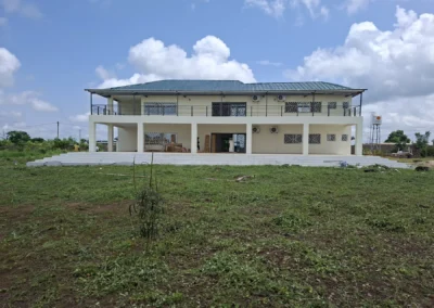 Villa de Gohounfla en phase de finition, chantier ACOBAT