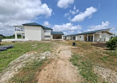 Voie d'accès et logements de la résidence de Gohounfla, chantier ACOBAT