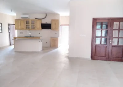 Cuisine équipée de la villa de Mondoukou, finitions ACOBAT