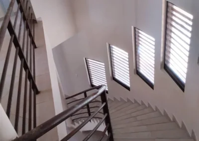 Cage d'escalier et garde-corps de la villa de Mondoukou, ACOBAT